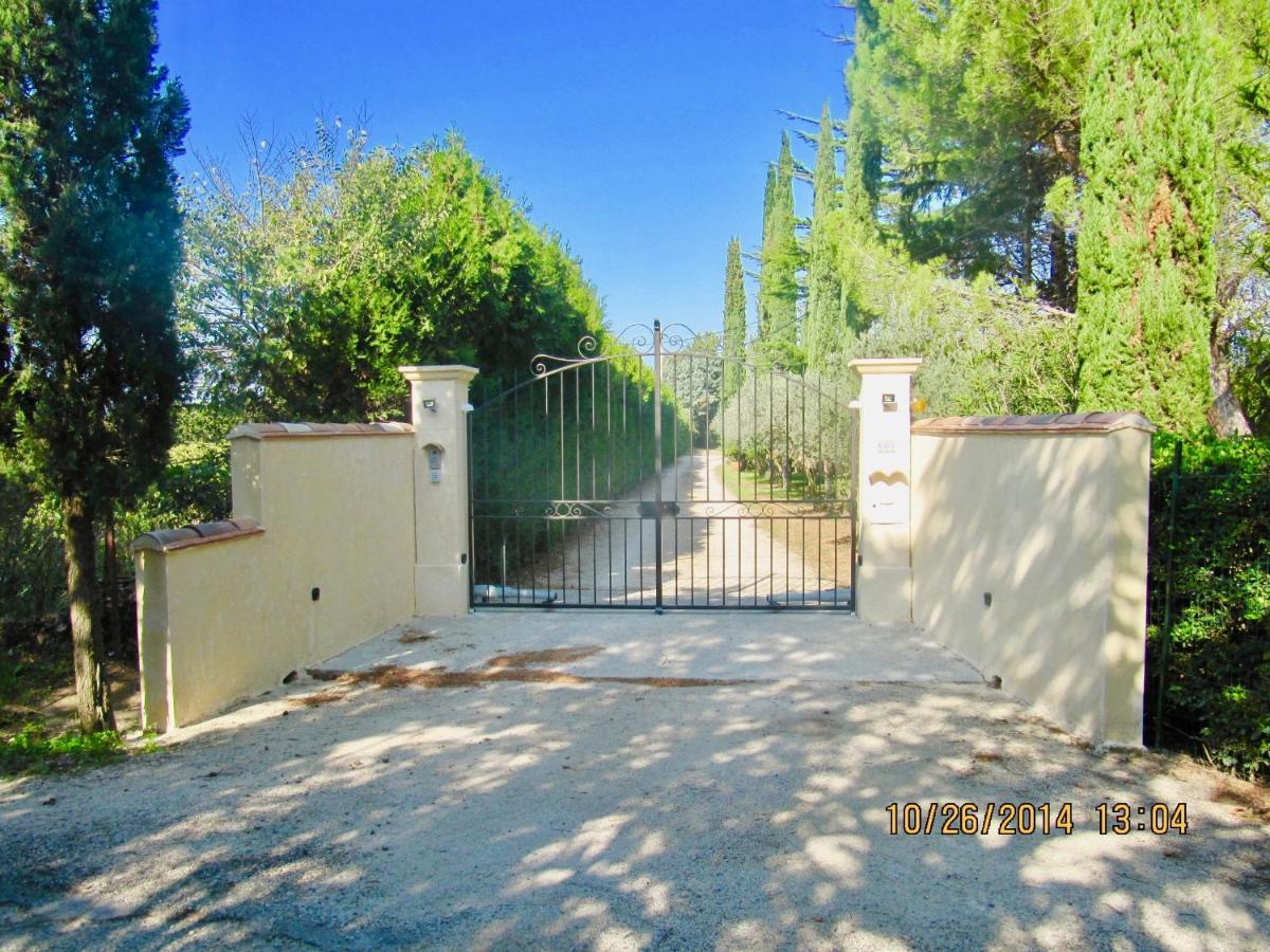 Le Vieux Pont Villa Carpentras Exterior photo